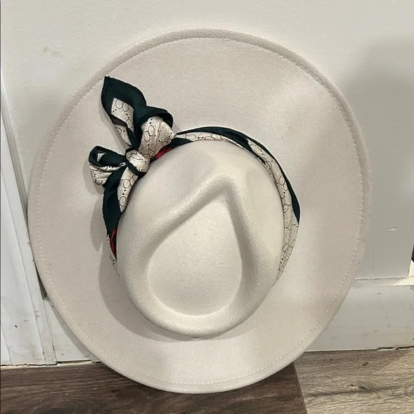 Source Unknown Cream Hat with Patterned Scarf - Picture 1 of 3